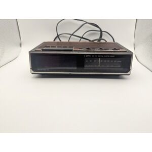 Vtg 1980s Cosmo AM FM Digital Alarm Clock Radio CR 2002 Wood Grain Plastic Retro